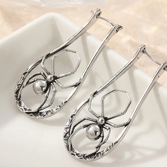 Silver Spider Hoop Dangle  Earrings Nwt - Picture 1 of 3